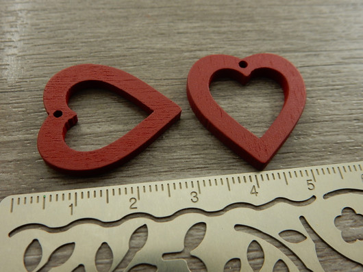 Puuriipus sydän, 25x23mm, tummanpunainen, 1kpl