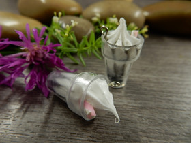 Jäätelöriipus, 26x13mm, musta, 1kpl