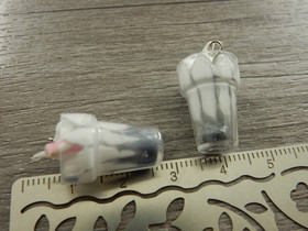 Jäätelöriipus, 26x13mm, musta, 1kpl