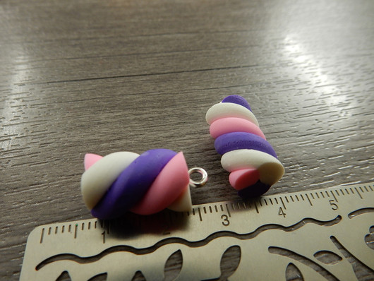 Vaahtokarkkiriipus, 21x10mm, moniväri, 1kpl