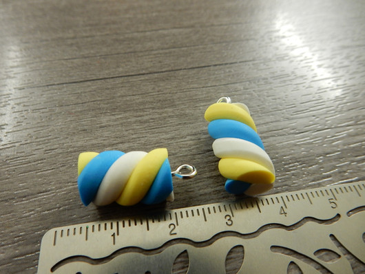 Vaahtokarkkiriipus, n.21x10mm, moniväri, 1kpl