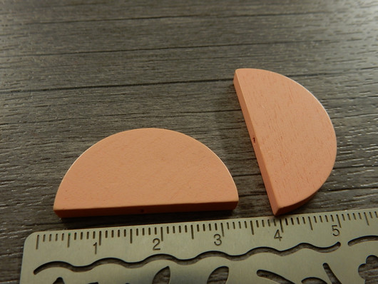 Puoliympyrä puuhelmi, 31x15mm, vaaleanpunainen, 1kpl