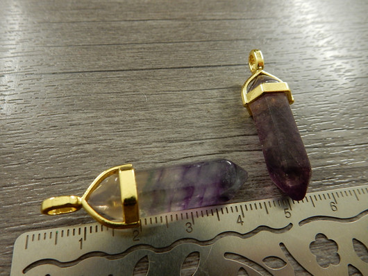 Kristalliriipus fluoriitti, 38x12mm, kulta/moniväri, 1kpl 