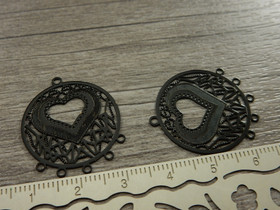 Sydänriipus/ linkki, 28x24mm, musta, 1kpl