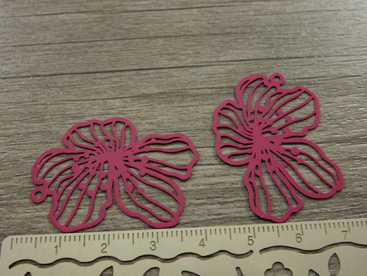 Kukkariipus, 37x30mm, fuksia, 1kpl