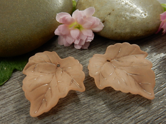 Lehtiriipus akryyli, 23x21mm, vaaleanruskea, 1kpl