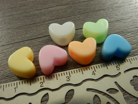 Akryylihelmi sydän, 9x12x7mm, mix setti, 20kpl