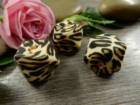 Silikonihelmi hexagon eläinkuvio, 14mm, beige , 1kpl