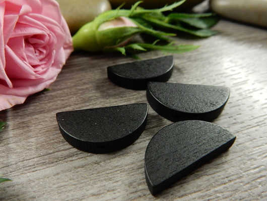 Puoliympyrä puuhelmi, 20x10mm, musta, 1kpl