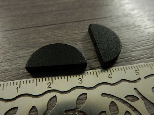 Puoliympyrä puuhelmi, 20x10mm, musta, 1kpl