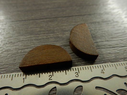 Puoliympyrä puuhelmi, 20x10mm, ruskea, 1kpl