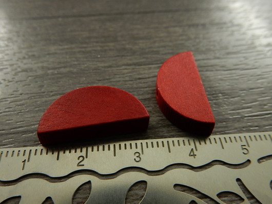 Puoliympyrä puuhelmi, 20x10mm, punainen, 10kpl