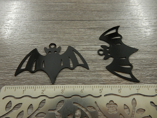 Lepakkoriipus, 27x41mm, musta, 1kpl 