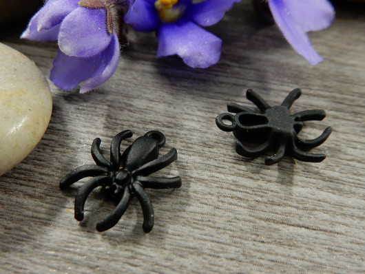 Hämähäkkiriipus, 17x14mm, musta, 1kpl 