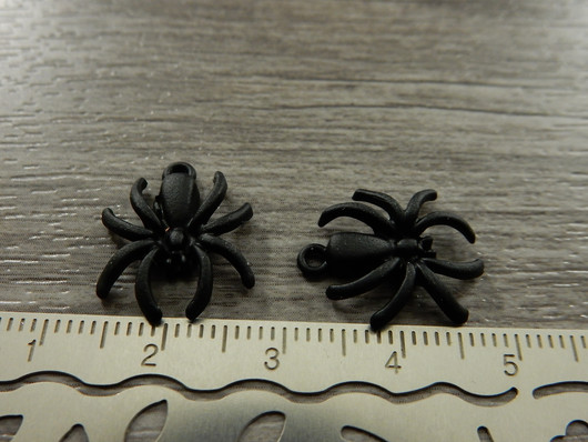Hämähäkkiriipus, 17x14mm, musta, 1kpl 