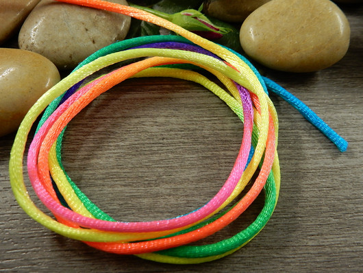 Satiininyöri, 2mm, mixväri, 1m