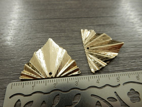 Kolmioriipus, 29x22mm, vaaleakulta, 1kpl