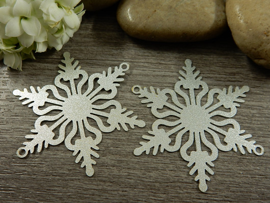 Lumihiutaleriipus/ linkki, 42x36mm, mattahopea, 1kpl