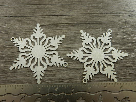 Lumihiutaleriipus/ linkki, 42x36mm, mattahopea, 1kpl