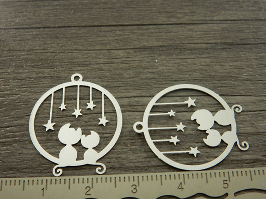 Kissatriipus, 26x22mm, kirkashopea, 1kpl