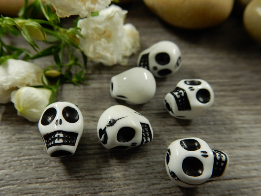 Akryylihelmi pääkallo, 10x8x9mm, valkoinen, 20kpl