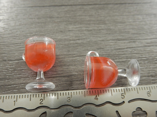 Mansikkajuomariipus, 18x16mm, 1kpl