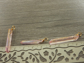 Kristalliriipus kvartsi, n.20-35x3mm, vaaleanpunainen, 1kpl