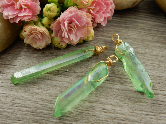 Kristalliriipus kvartsi, n.20-35x3mm, vihreä, 1kpl