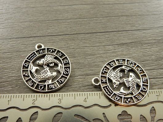 Horoskooppiriipus kalat, 24x21mm, kromi, 1kpl