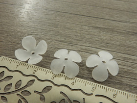 Akryylihelmi kukka, 16x17mm, valkoinen, 10kpl
