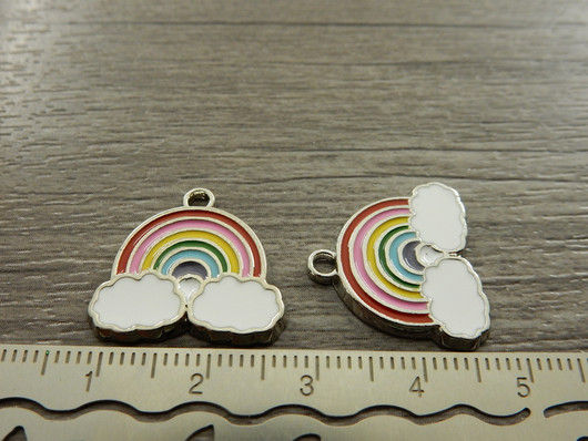 Sateenkaaririipus, 18x19mm, värikäs, 1kpl
