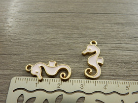 Merihevonenriipus, 21x10mm, vaaleanpunainen, 1kpl