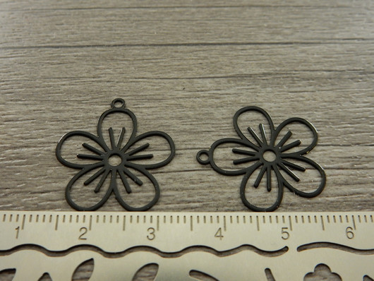 Kukkariipus, 22x20mm, musta, 1kpl