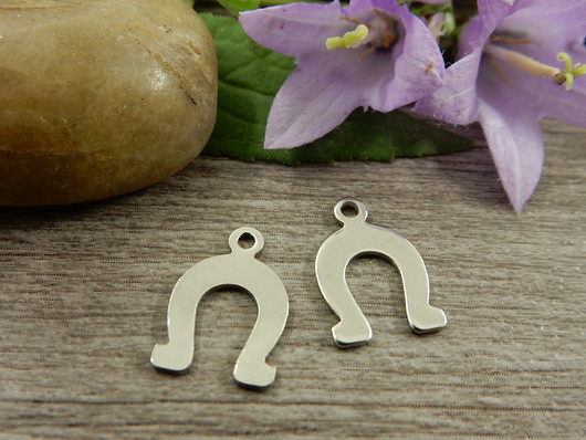 Hevosenkenkäriipus, 14x9mm, rst, 1kpl