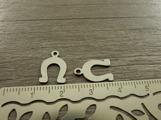 Hevosenkenkäriipus, 14x9mm, rst, 1kpl