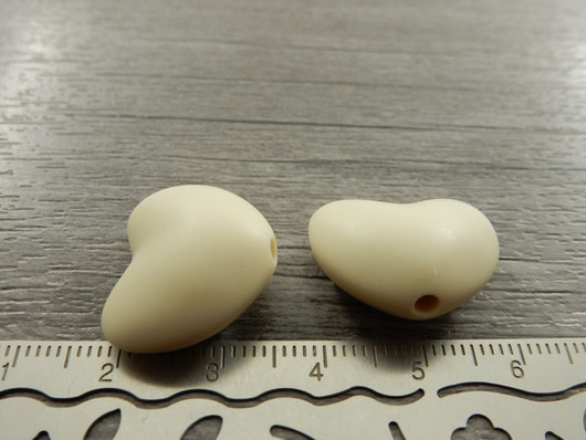 Silikonihelmi sydän, 17x20mm, beige, 1kpl