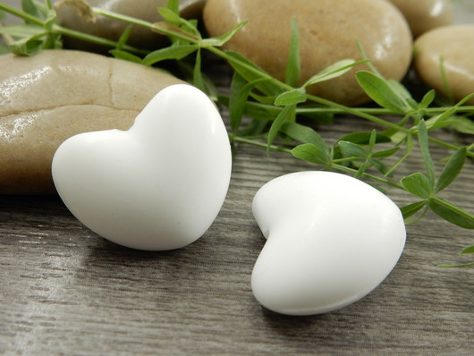 Silikonihelmi sydän, 17x20mm, valkoinen, 1kpl