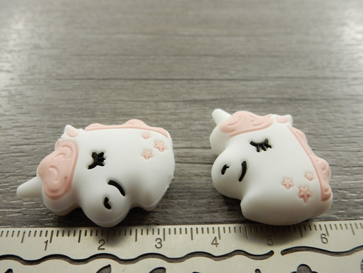 Silikonihelmi yksisarvinen, 28x21mm, moniväri, 1kpl