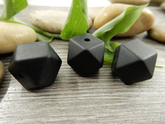 Silikonihelmi hexagon, 14mm, musta, 1kpl