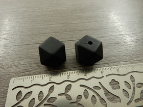 Silikonihelmi hexagon, 14mm, musta, 1kpl