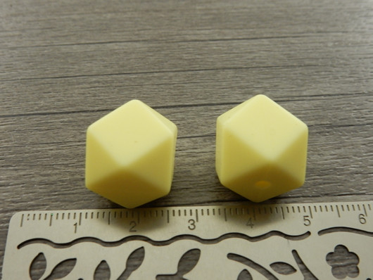 Silikonihelmi hexagon, 14mm, vaaleankeltainen, 1kpl