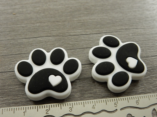 Silikonihelmi tassu, 25x30mm, valkoinen/musta, 1kpl