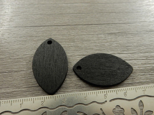 Puuriipus pisara, 32x18mm, musta, 1kpl