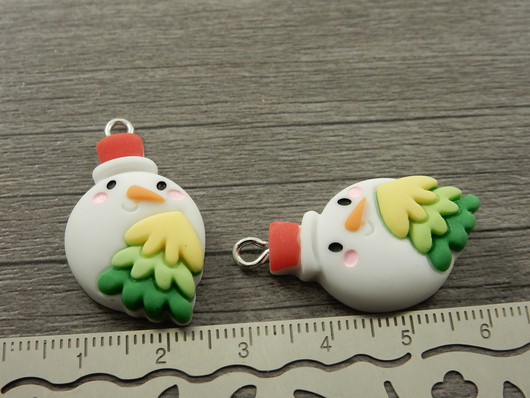 Lumiukko ja kuusiriipus, 31x17mm, valkoinen, 1kpl