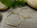 Korvakorurengas hexagon, 26x19.5x0.6mm, 18K/vaaleakulta/rst, 1pari