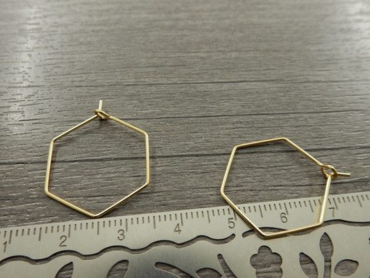 Korvakorurengas hexagon, 26x19.5x0.6mm, 18K/vaaleakulta/rst, 1pari