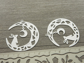 Kuupupuriipus, 34x35mm, valkoinen, 1kpl