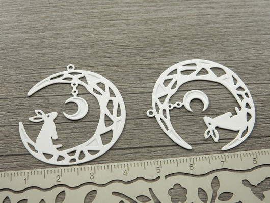 Kuupupuriipus, 34x35mm, valkoinen, 1kpl