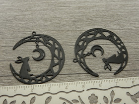 Kuupupuriipus, 34x35mm, musta, 1kpl