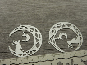 Kuupupuriipus, 34x35mm, kromi, 1kpl